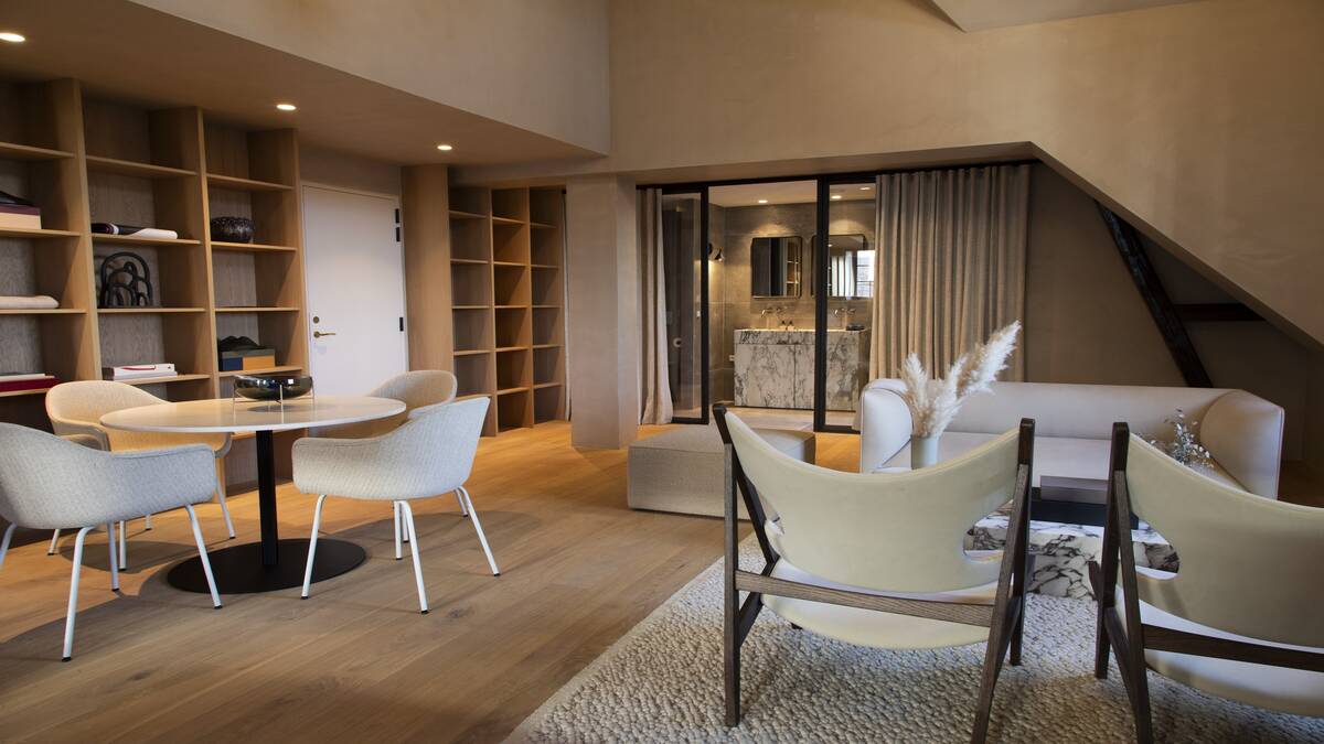 “The Audo”酒店中的现代化房间。