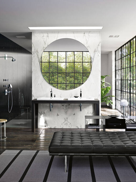 充满阳刚气息的奢华浴室。