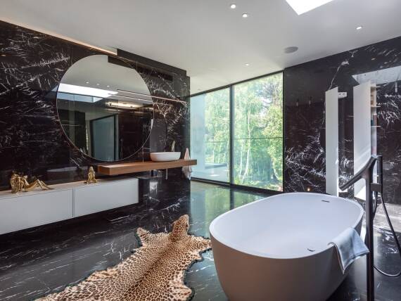 优雅浴室装配雅生斯达克 Organic 系列。