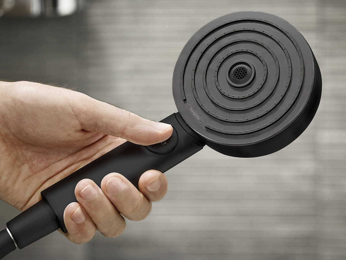 配有Select按钮的汉斯格雅沛适飞花洒头。