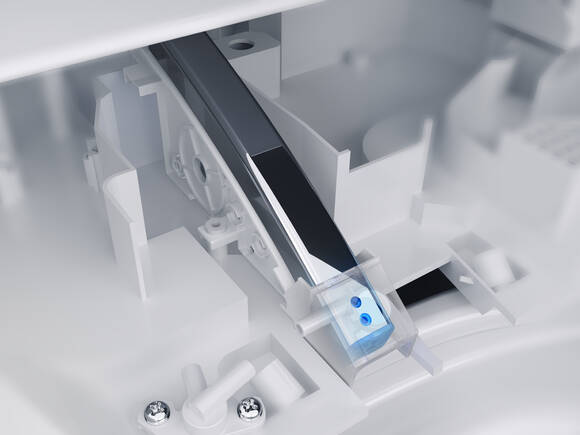 自动UV 喷管除菌，确保每一次安全卫生