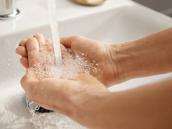 借助空气注入技术减少喷淋水流飞溅。