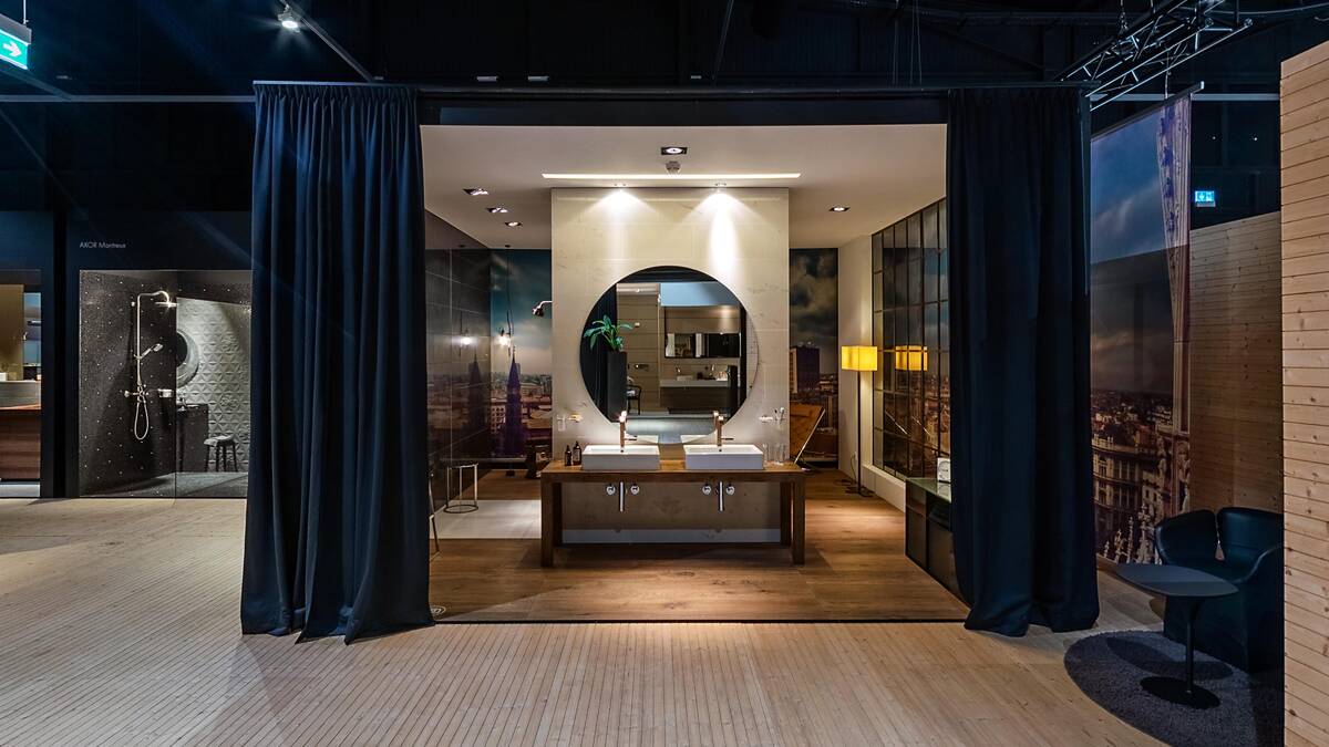 展示厅、展览和展会中展出的雅生产品。