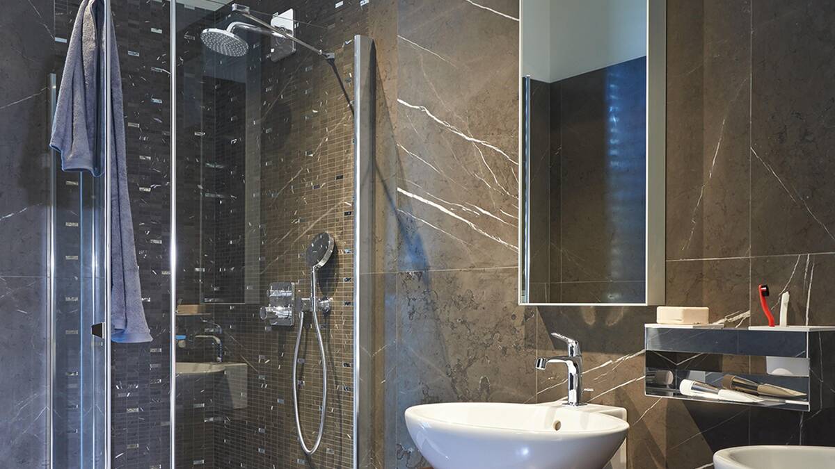 米兰豪华公寓中的雅生浴室龙头。