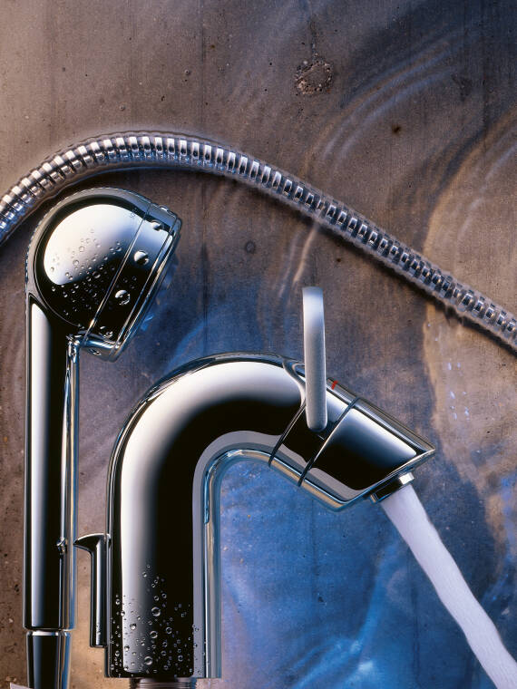 自上世纪九十年代开始设计花洒和龙头。