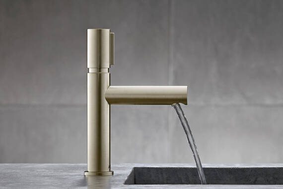 雅生欧诺 Select 单把手台盆龙头。抛光黄铜。