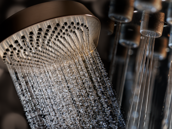 FlexPower 技术——一套弹性喷嘴系统，可适应不同水流量和压力水平，从而提高用水效率。