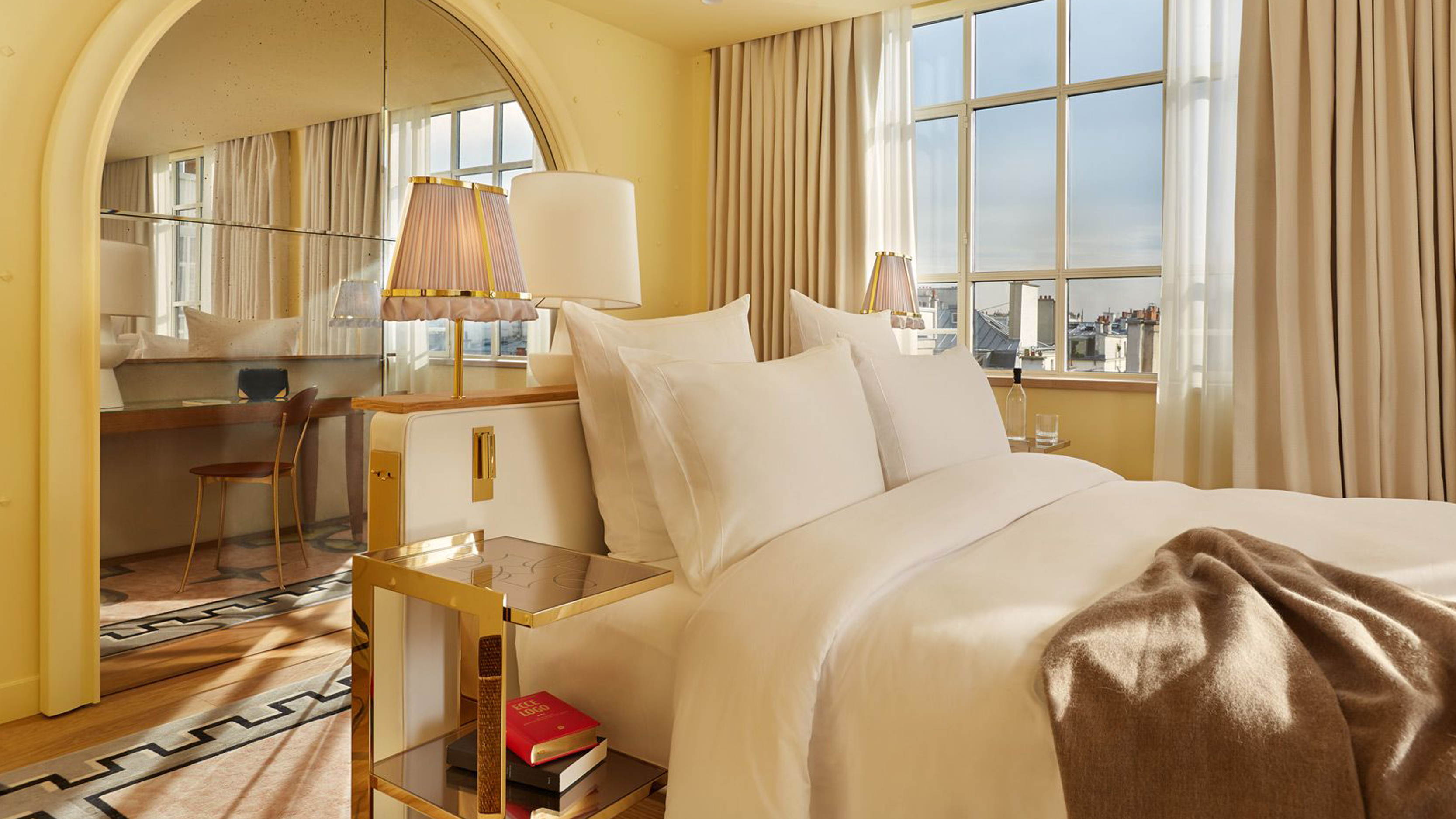 9Confidentiel 酒店的内部装修：在新古典主义和超现代主义之间取得巧妙的平衡，受到 20 世纪 20 年代朦胧和文雅诗歌的启发