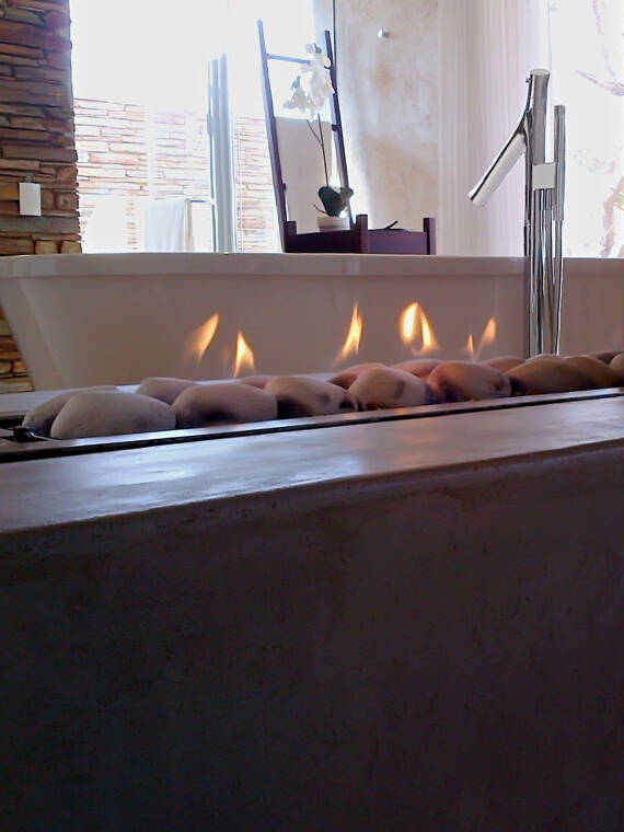 AXOR雅生落地式浴缸龙头。