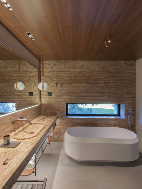 帕奇希娅·奥奇拉的折衷主义龙头设计。