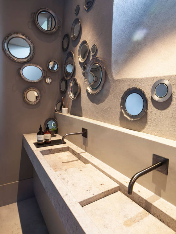 搭载感应技术的AXOR雅生电子感应龙头。