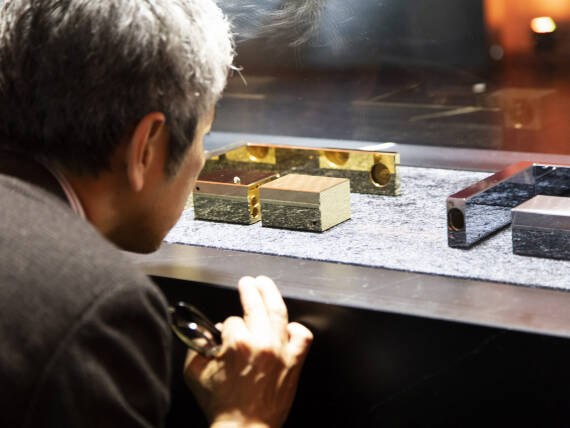 演示雅生 Edge 下列浴室龙头的制造工艺。