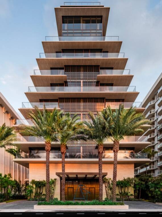 迈阿密 Arte Surfside 一栋 11 层的海滨建筑。
