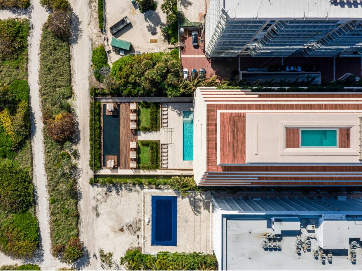 迈阿密 Arte Surfside 及花园、游泳池图景。