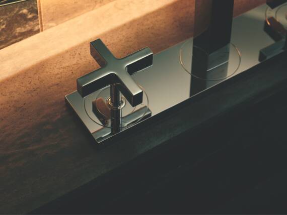 雅生奇特里奥 3 孔面盆龙头，带星形把手。