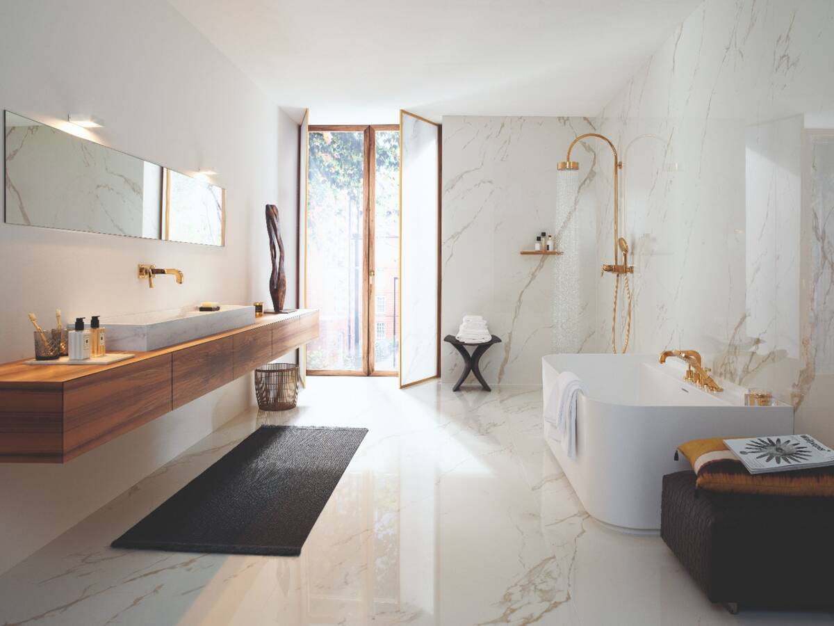 抛光金色外观的雅生奇特里奥卫浴产品。