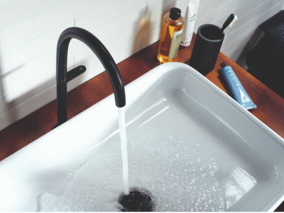 带 Select 技术的雅生 One 面盆龙头。