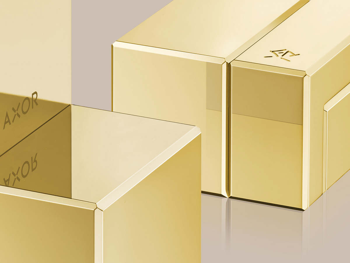 带有标识雕刻的雅生 Edge