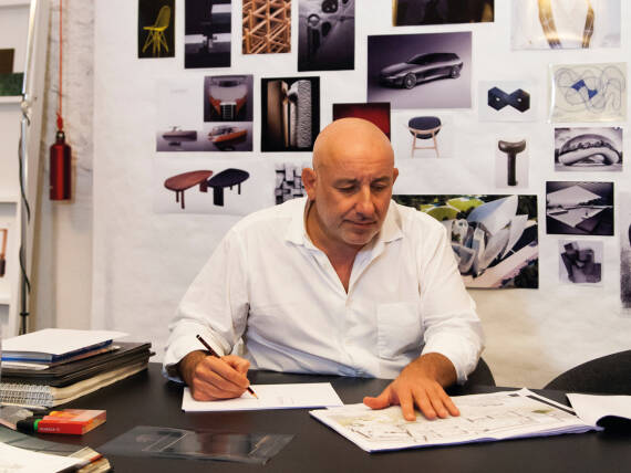 让•马利•玛颂在画图。