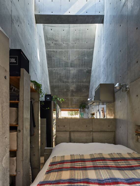 Love2 House的曲面屋顶和天窗。