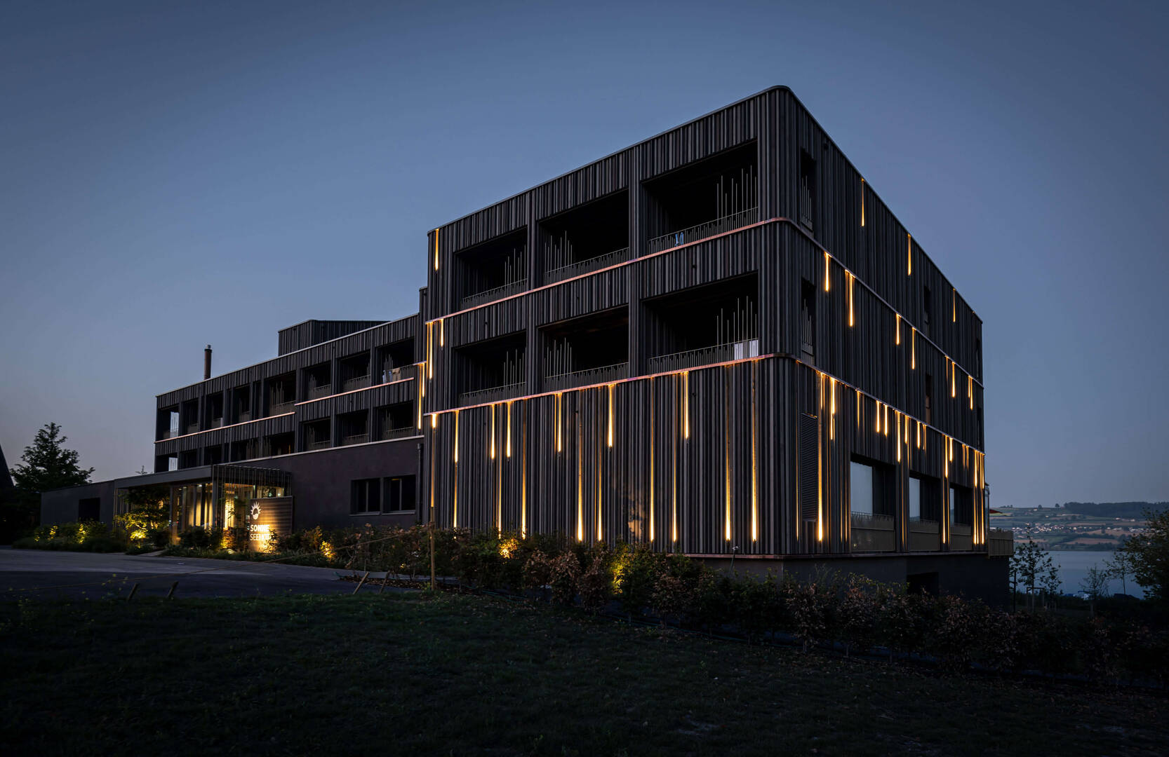 2022 年 Ushi Tamborriello 的设计项目之一，Sonne Seehotel 外视图