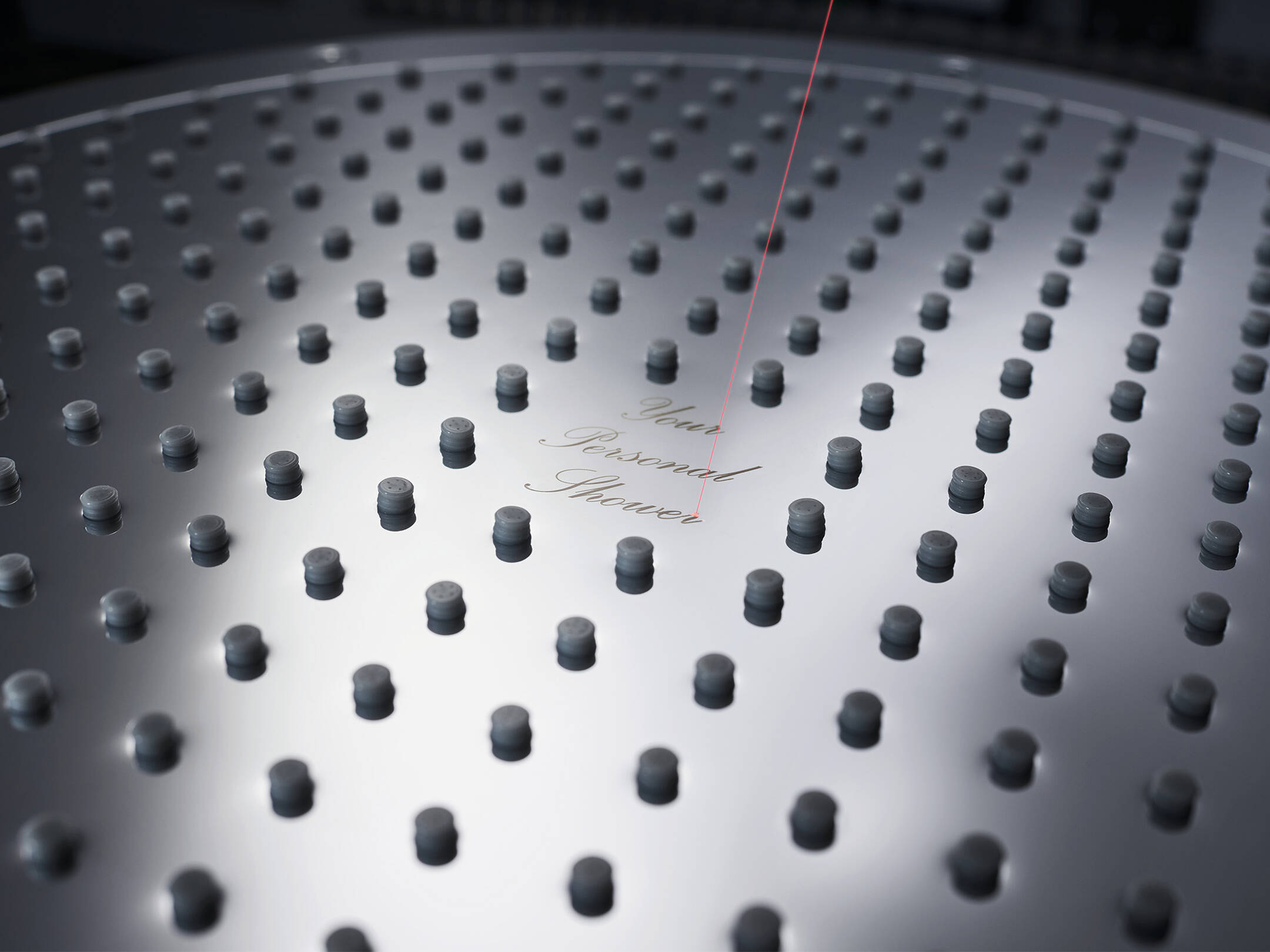 在激光雕刻过程中，定制标识雕刻于雅生淋浴产品。