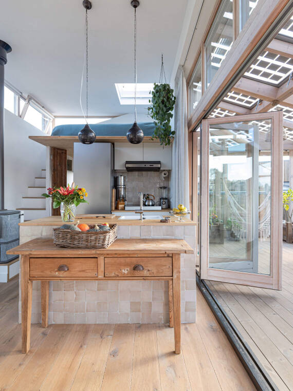 这座迷你小屋遵循经济、开放的设计构想，兼具出色实用性