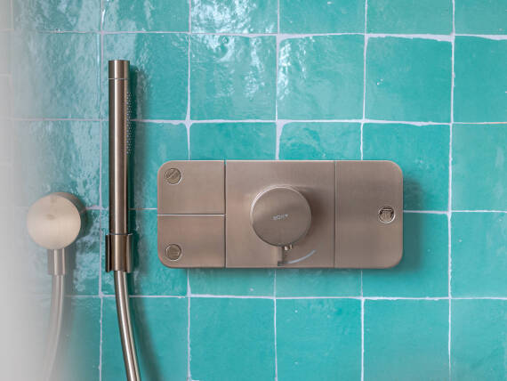 这间迷你小屋采用雅生 EcoSmart 智能节水产品来节水节能