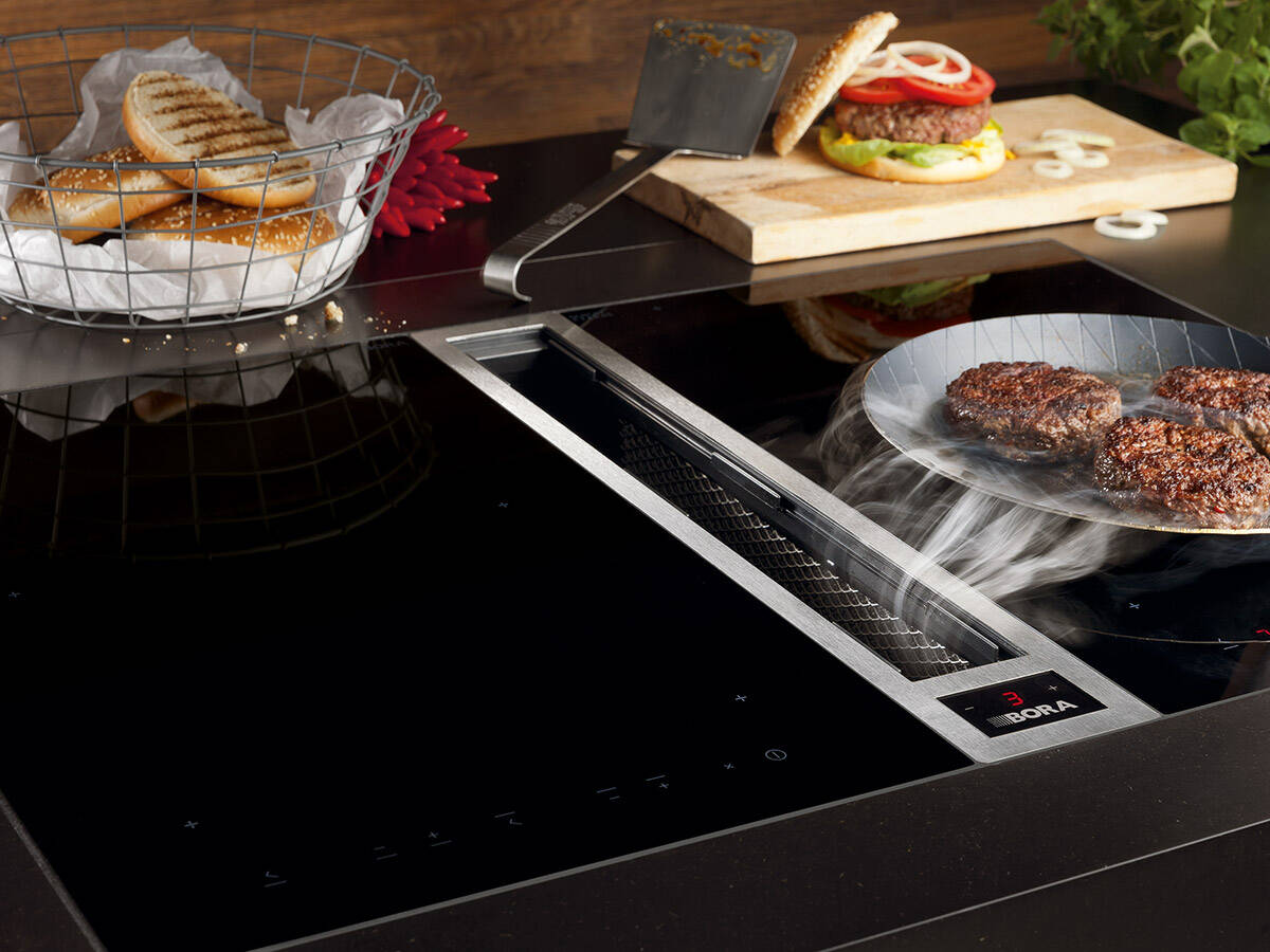 符合人体工学设计的头上有空间的炉灶。