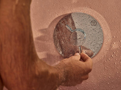 汉斯格雅新品：DuoTurn 揽逸淋浴龙头。