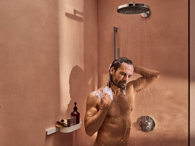 搭配 Pulsify 头顶花洒的 DuoTurn 淋浴龙头。