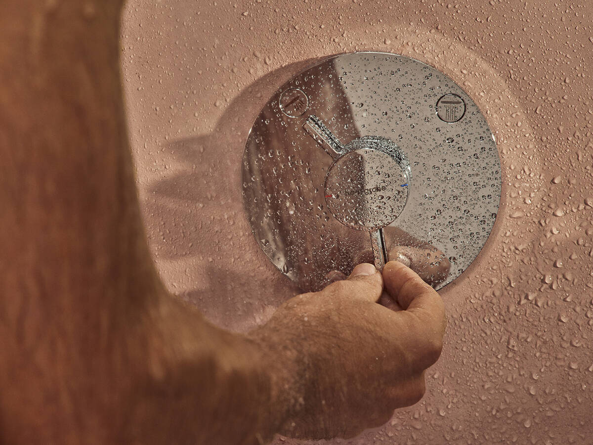 扁平型暗装龙头提升浴室舒适度。