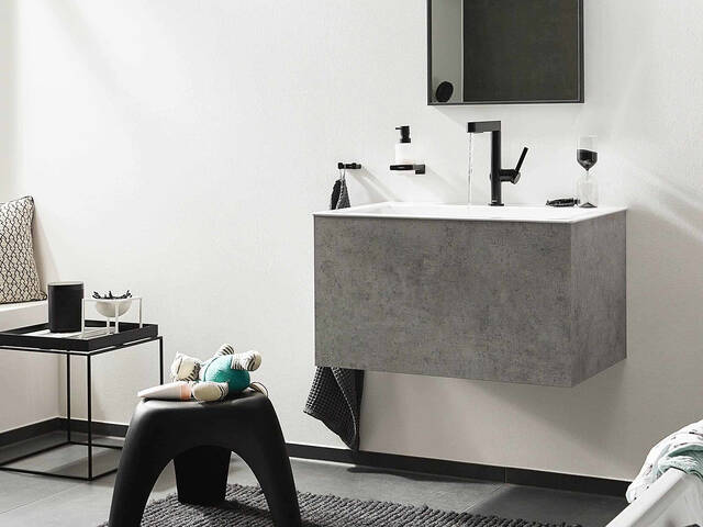 配有翡诺偲单把手面盆龙头的盥洗台。