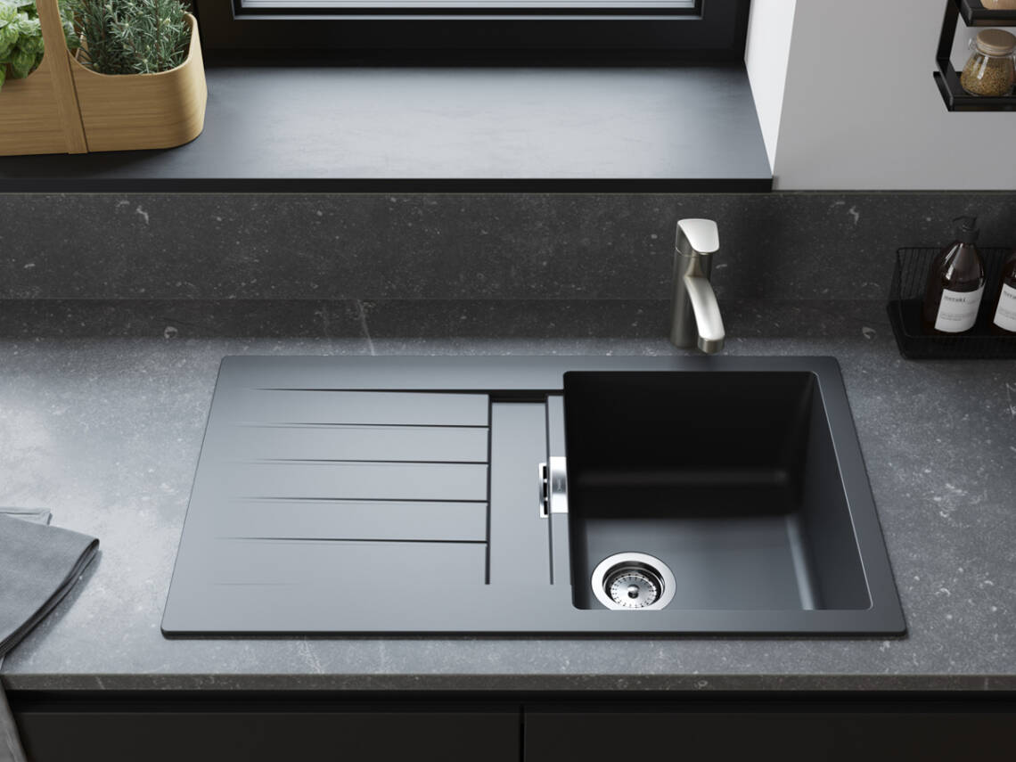 不同表面的福柯斯 M41 厨房龙头。