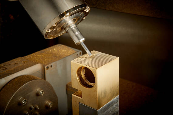 雅生 Edge 系列——钻石切割机实现细致入微的精确度