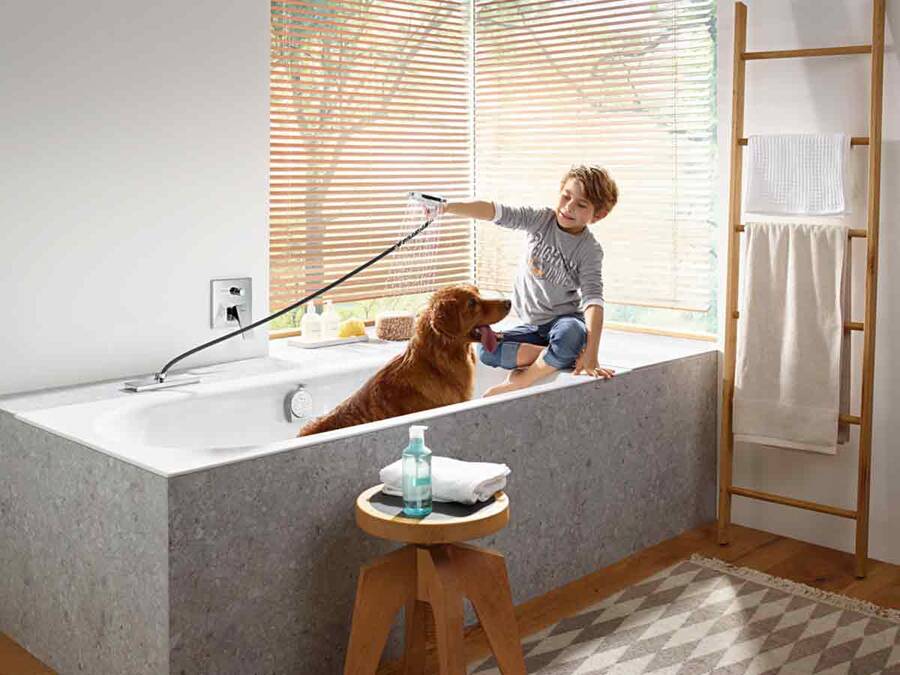 配有汉斯格雅预制品套件的淋浴控制装置。