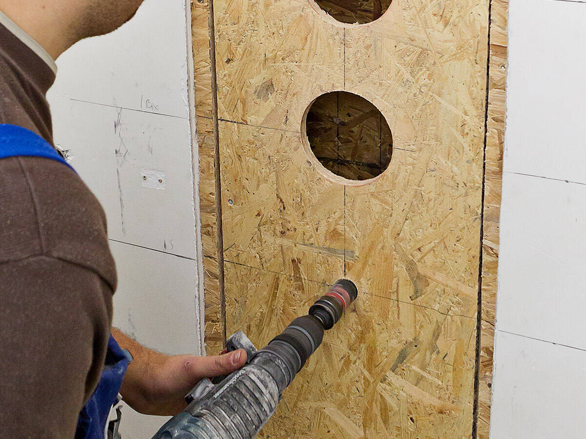 翻新浴室：新淋浴系统——固定板安装。