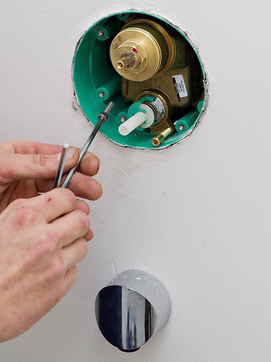 通过汉斯格雅易宝万能阀芯利索地翻修浴室。