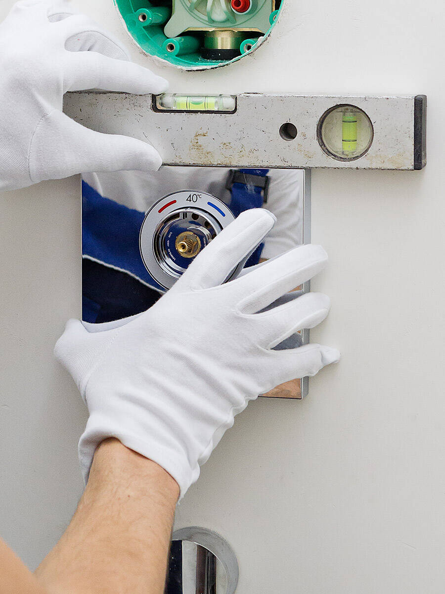 用现代淋浴龙头轻松修缮浴室。