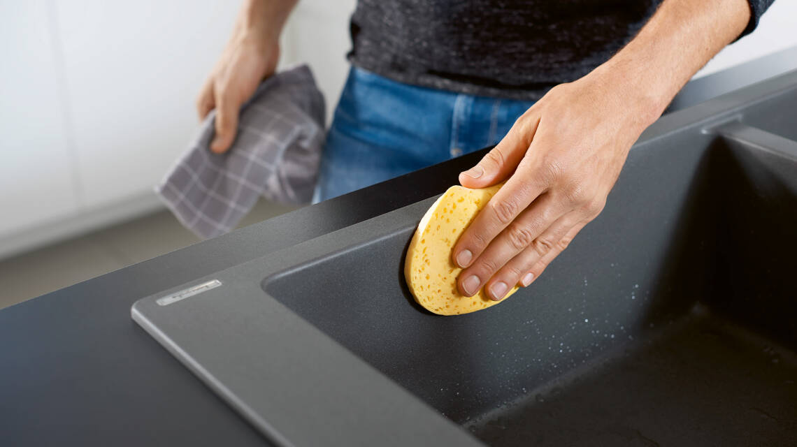 轻松清洁汉斯格雅水槽。