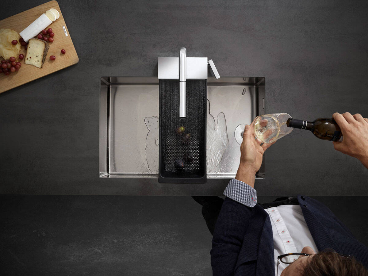 汉斯格雅水槽、雅可诺优选 M81 和多功能滤网。