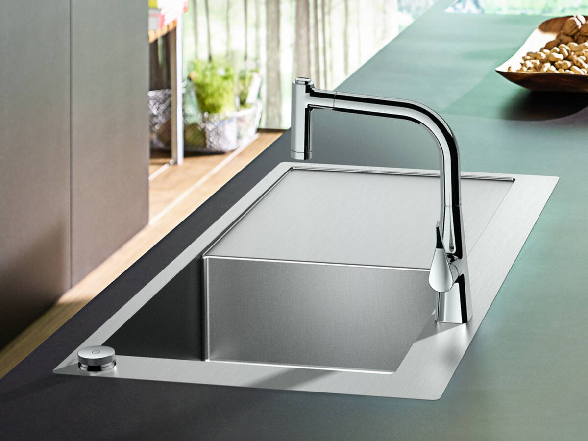 Metris梦迪诗 M71 Select 2 孔龙头的水槽边缘上的Select按钮。