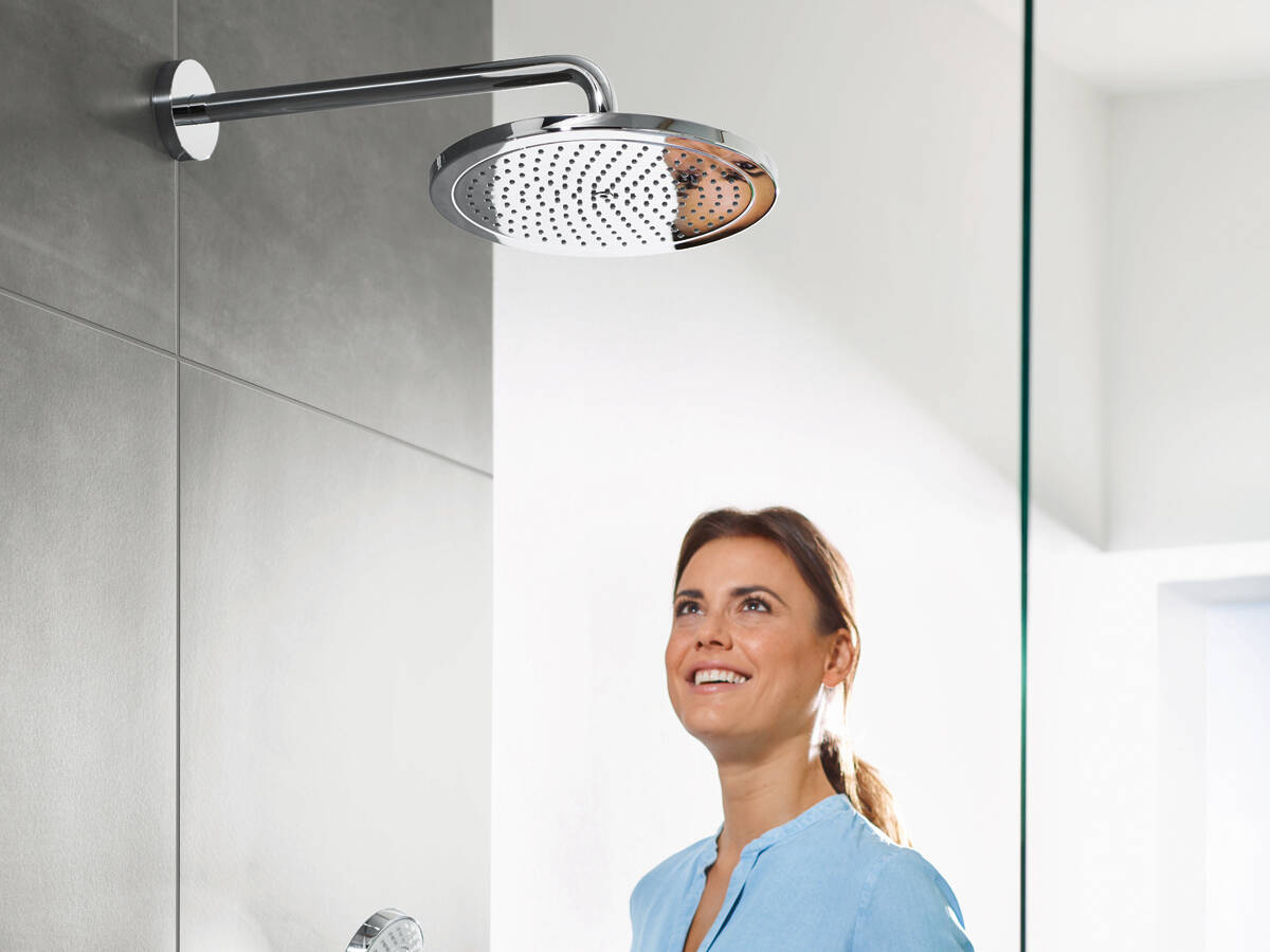 汉斯格雅高级头顶花洒，墙面安装。