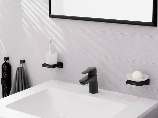 适合墙上安装的洛捷丝单把手面盆龙头。