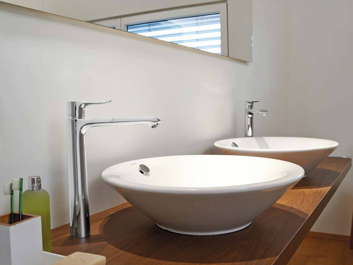 典雅龙头与圆形台上碗盆相结合。