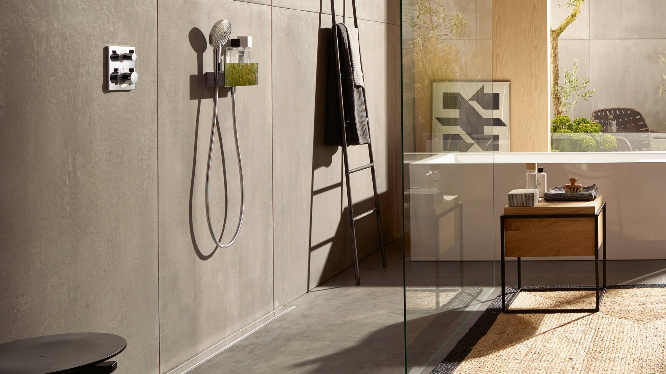 浴室-趋势:浴缸前铺上剑麻地毯。