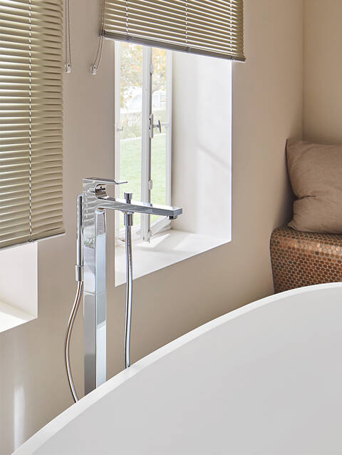 采用鲜明设计的浴室龙头。