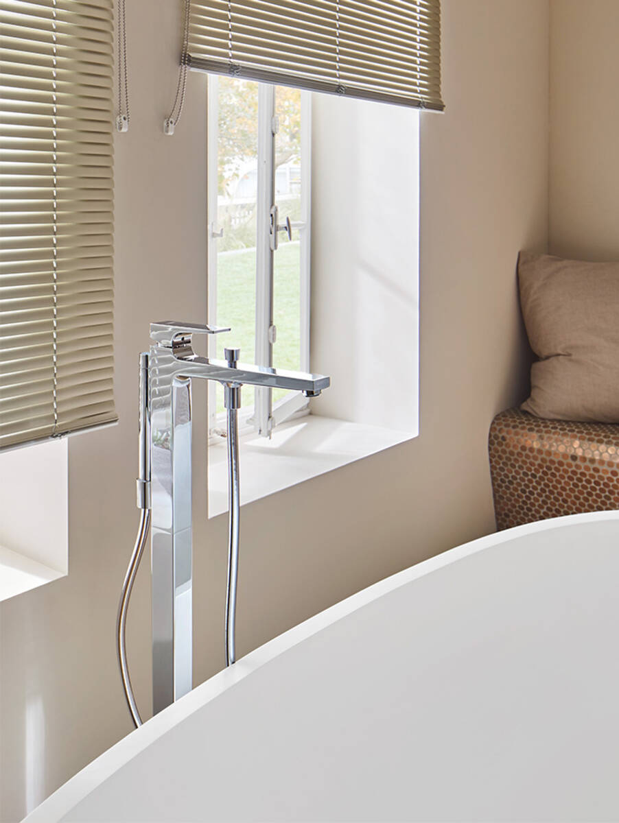 采用鲜明设计的浴室龙头。