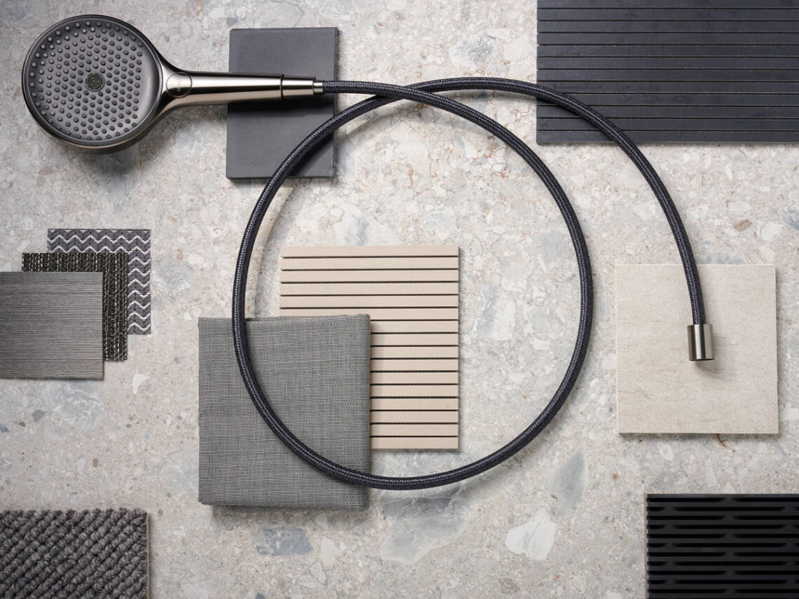 汉斯格雅摩登黑色淋浴软管。