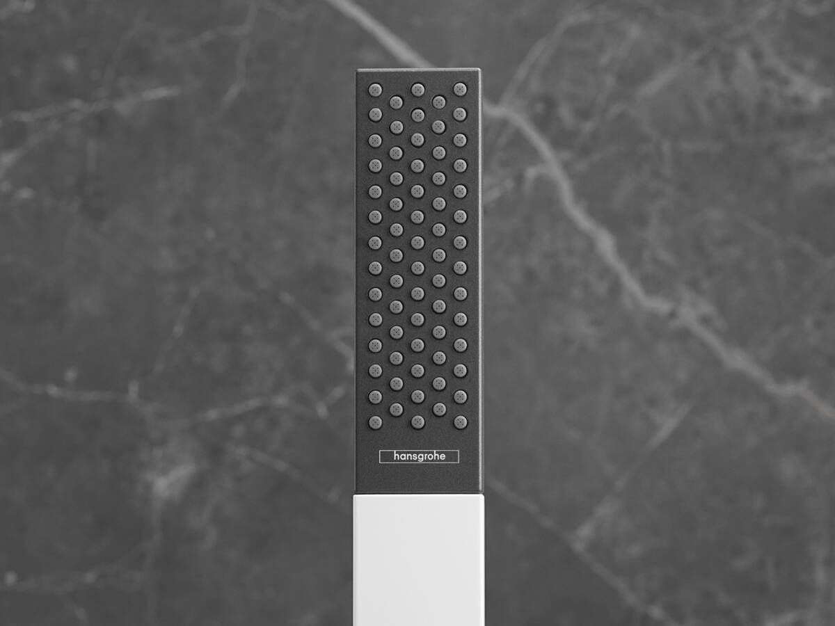 采用沄雨式喷淋的汉斯格雅境雨棒式手持花洒。